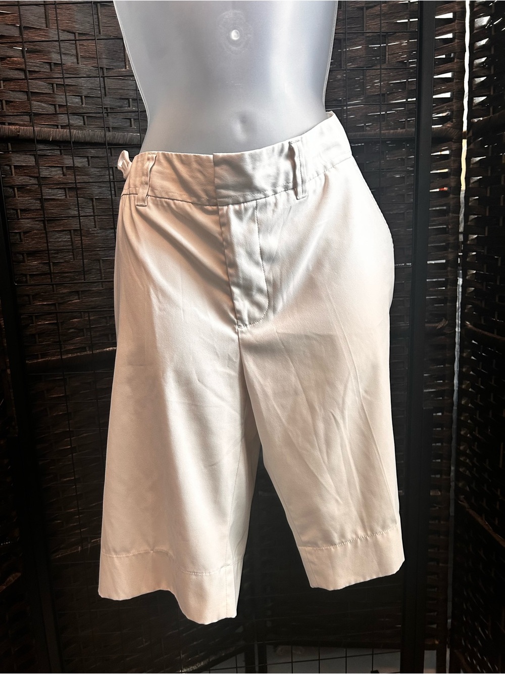 Fairway & Greene Cream Women's Bermuda Golf Shorts size 10